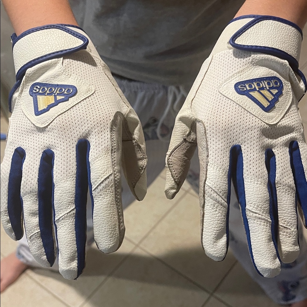 Women’s Softball Batting Gloves